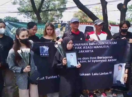 Aksi Tabur Bunga Di Tempat Kejadian Ananda M Syammil