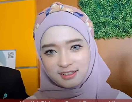 Datang Ke Persidangan, Inara Rusli Bawakan Bukti Chat dengan Virgoun