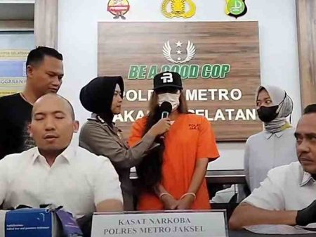 Kenakan Baju Orange, Karenina Anderson Minta Maaf Pada Keluarga dan Masyarakat